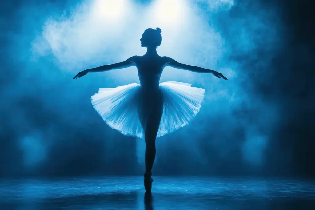 Silhouette de danseuse classique dans un halo de lumière bleue